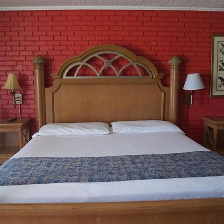 La Hacienda Hotel Laredo Bagian luar foto