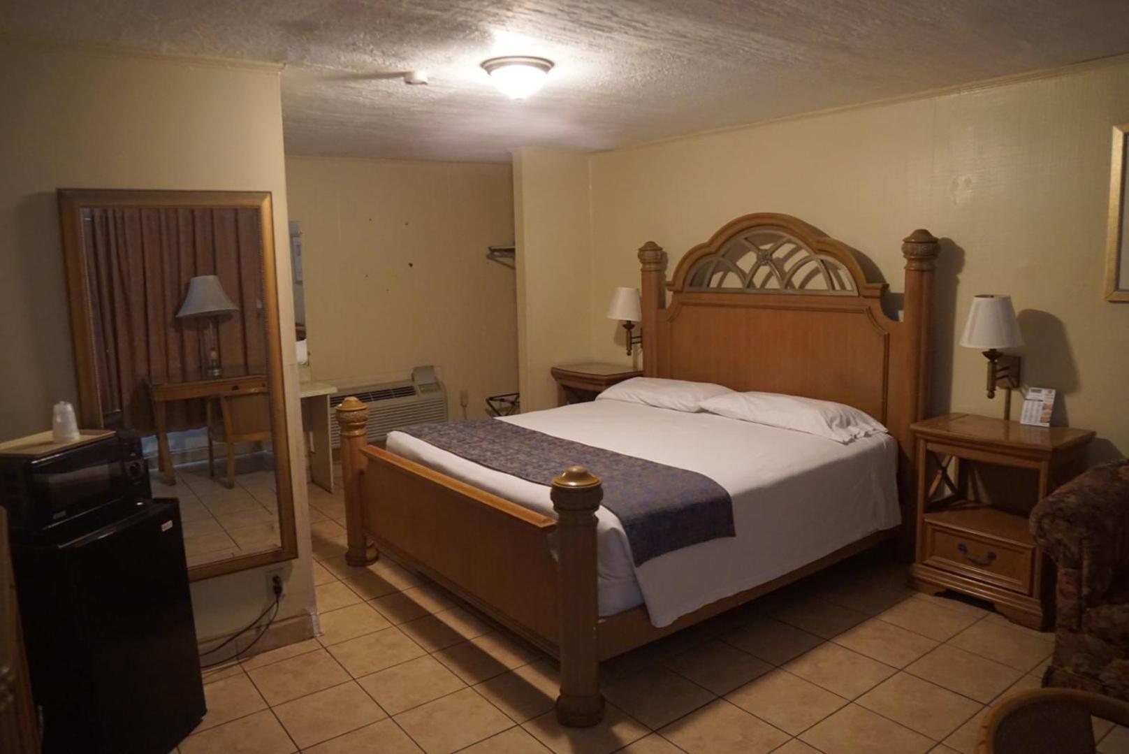La Hacienda Hotel Laredo Bagian luar foto