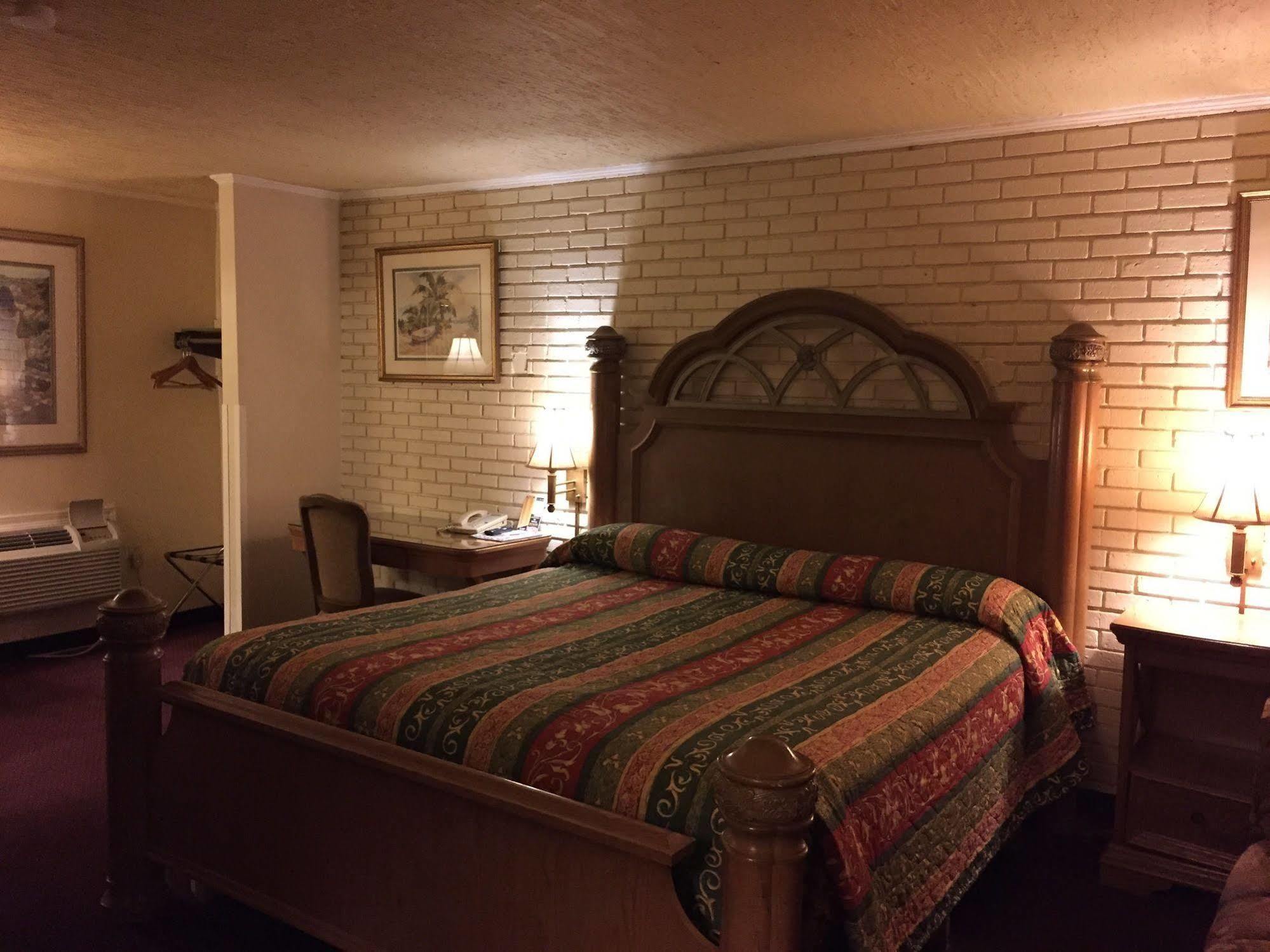 La Hacienda Hotel Laredo Bagian luar foto